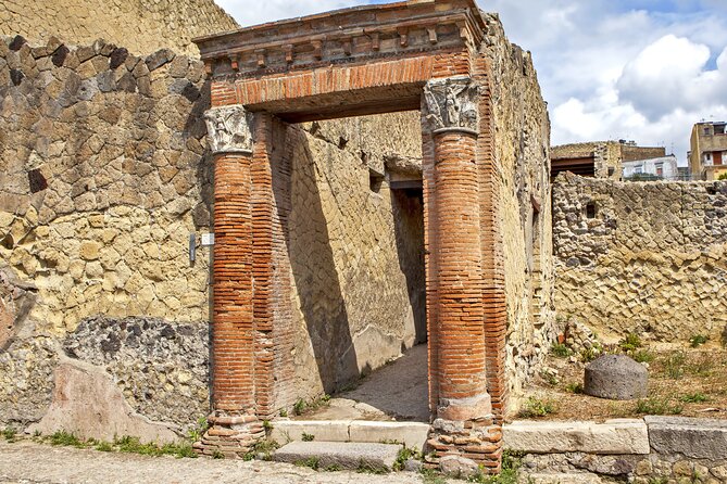 Pompeii and Herculaneum Small Group Tour with an Archaeologist - Herculaneum’s baths and houses reward close attention