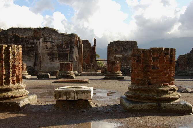 Pompeii Archaeological Area Entrance Ticket - Start at the right entrance for your route