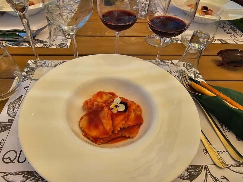 Pompeii: Archaeological Ruins Tour with Lunch - Entering Pompeii and finding the details
