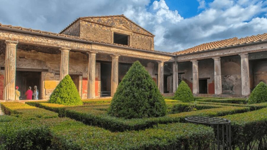 Pompeii Audioguide - TravelMate app for your smartphone - The Temple of Apollo in Regio VII