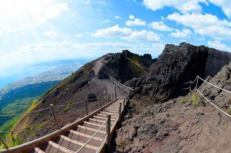 Pompeii: Day Tour of Pompeii and Vesuvius with Bus Transfer - Pompeii in two hours with a local guide