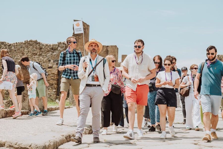 Pompeii: Entry Ticket and Guided Tour with an Archaeologist - Why a guide changes Pompeii