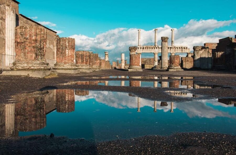 Pompeii: Entry Ticket & Guided Tour with an Expert Historian - Why a guided first look helps at Pompeii