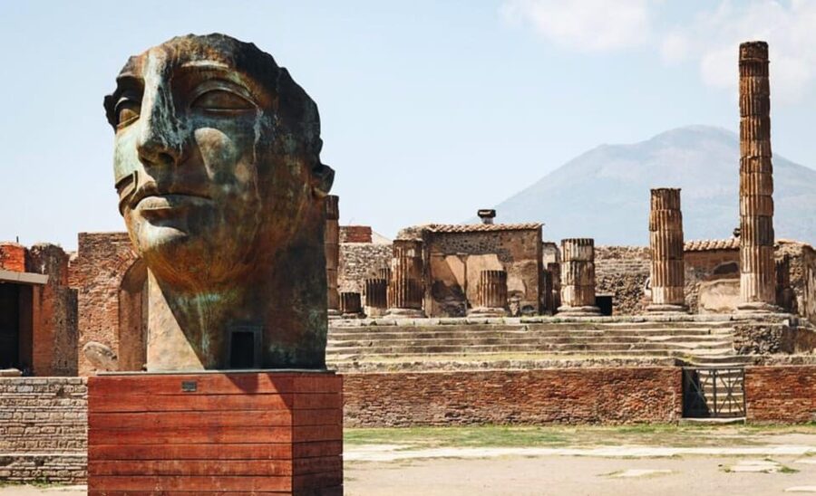 Pompeii: Entry Ticket & Guided Tour with an Expert Historian - Entering Pompeii with an art historian