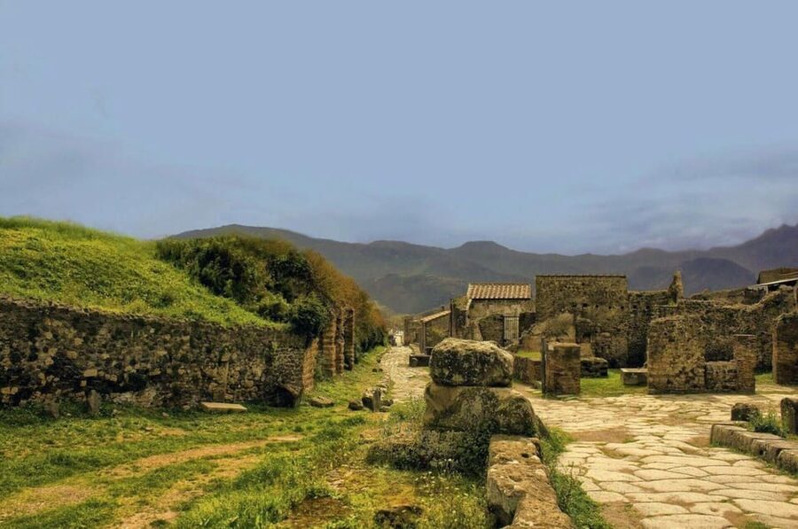Pompeii: Entry Ticket & Guided Tour with an Expert Historian - Continuing alone with 130 audio stops