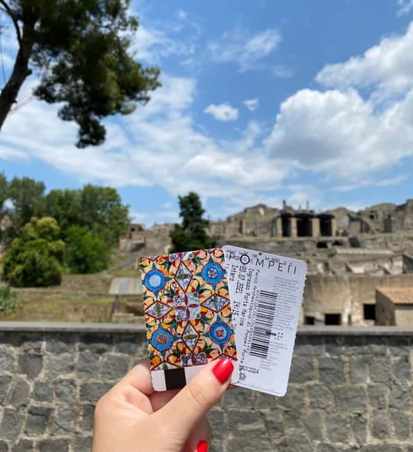 Pompeii: Entry Ticket with Book - Walking the ancient streets