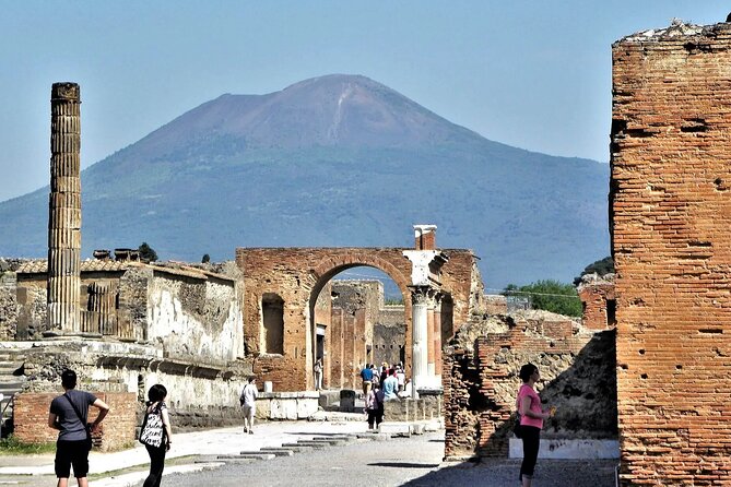 Pompeii: Exclusive Private Walking Tour with an Archaeologist - Why an archaeologist changes your Pompeii visit