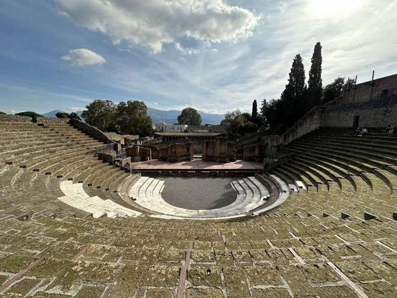 Pompeii: Exclusive Tour with Archaeologist and Entry Tickets - What two hours can and cannot do