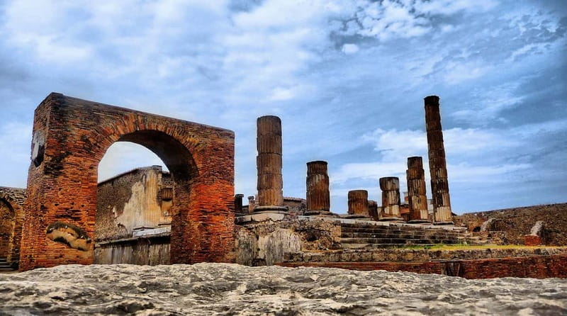 Pompeii: Group Tour with an Archeologist Guide - Key points at a glance