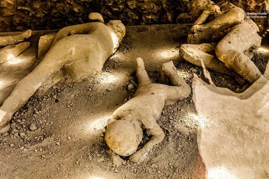 Pompeii: Group Tour with an Archeologist Guide - What the archaeologist guide adds