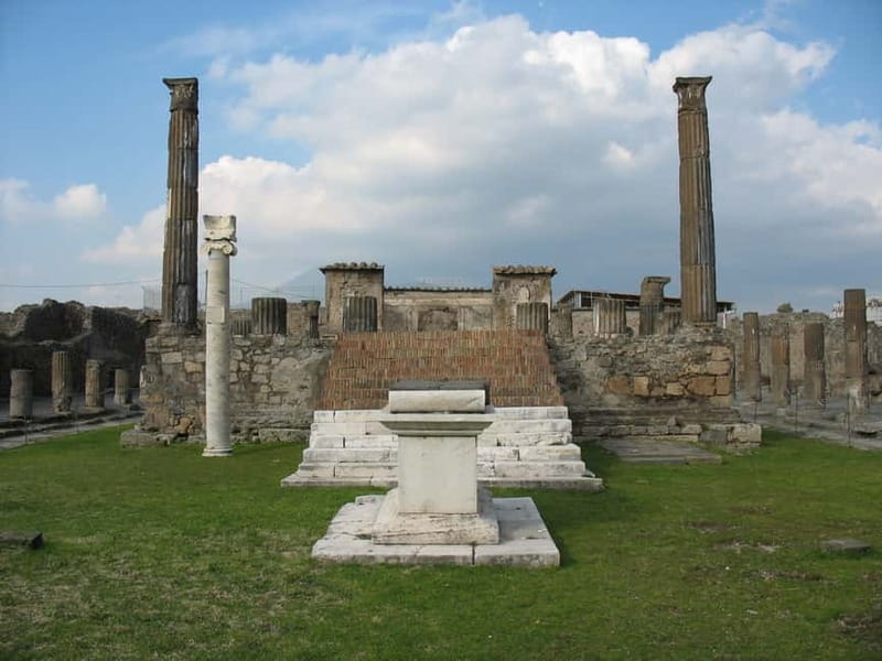 Pompeii: Group Tour with an Archeologist Guide - Meeting at Tempio Travel beside the Circumvesuviana