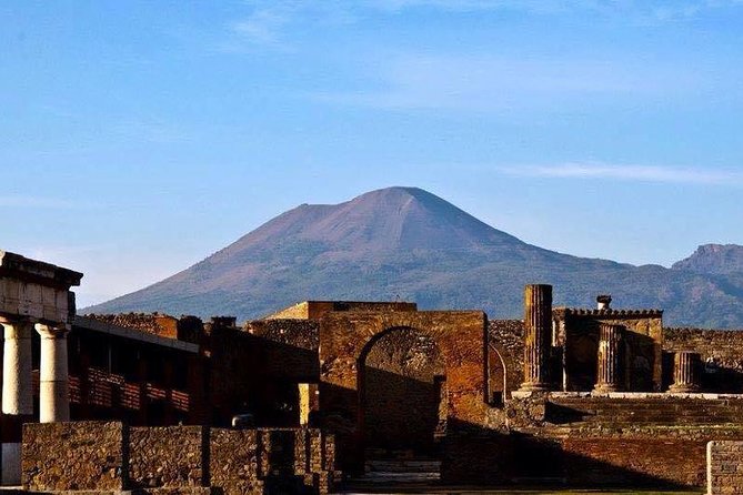 Pompeii Guided Group Tour with Entry Ticket and Archaeologist - Why a guide helps at Pompeii