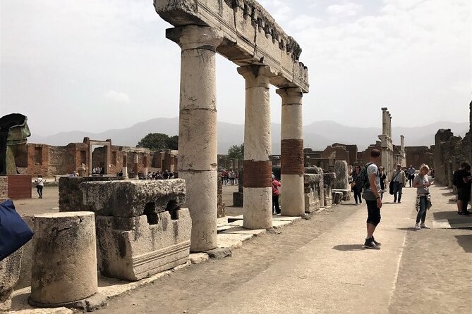Pompeii: Guided Small Group Tour Max 6 People with Private Option - Houses that reveal ordinary Roman life