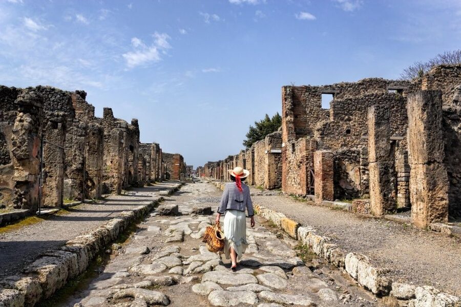 Pompeii Guided Tour with Archaeologist - Suburban baths and the city’s practical side