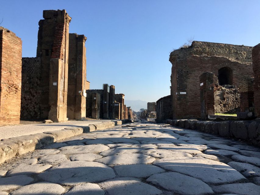 Pompeii: Guided Tour with Archaeologist with max. 12 People - Why an archaeologist changes Pompeii