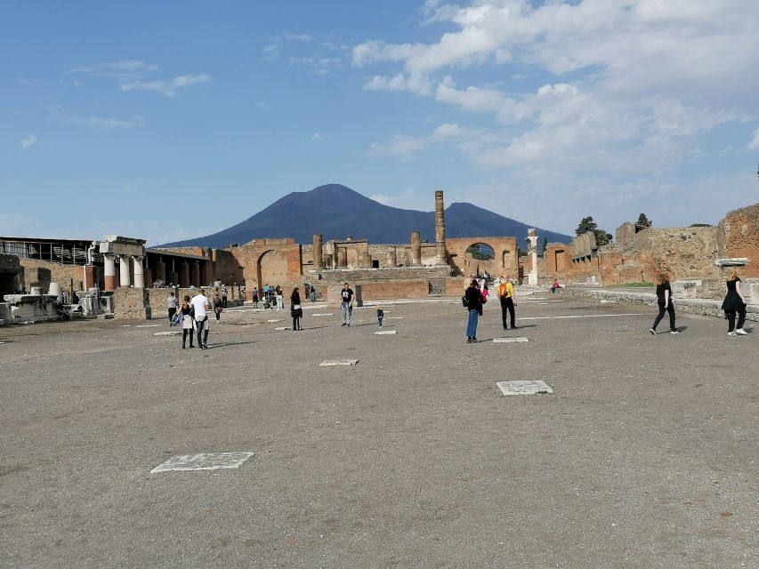 Pompeii: Guided Tour with Archaeologist with max. 12 People - Meeting at Ristorante Suisse and entering through Porta Marina