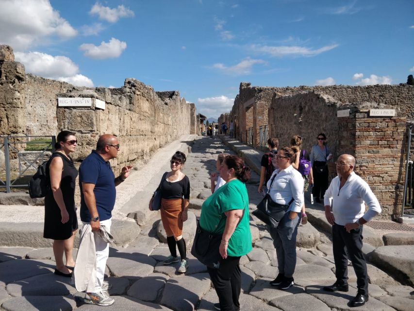 Pompeii Guided Tour with Archeologist - Why four hours makes Pompeii easier to understand