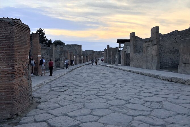 Pompeii: Guided Tour with Skip-the-Line Entry - Baths, Theater, and Roman Leisure
