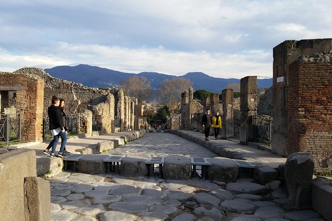 Pompeii Herculaneum - Pompeii after two hours among the ruins