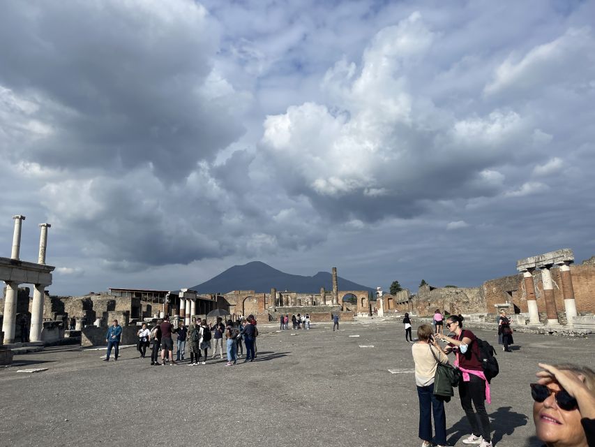 Pompeii: Highlights Guided Walking Tour - Key points at a glance