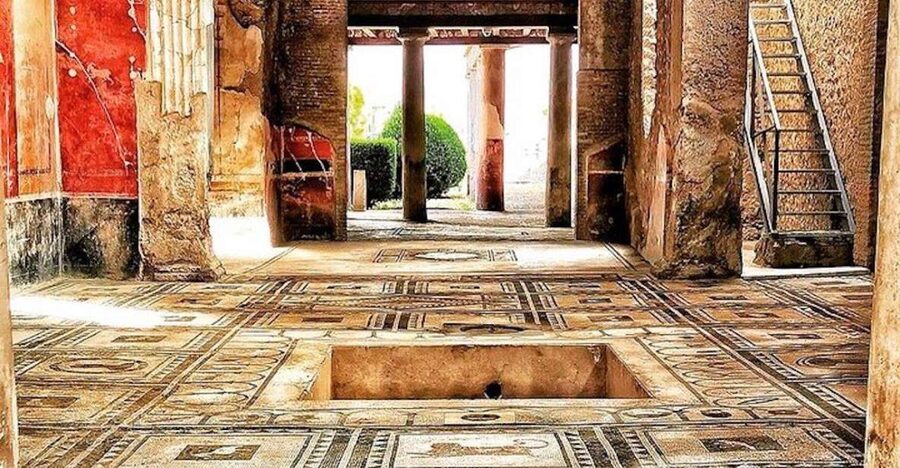 Pompeii in 2h and 30mnt: walk with local guide - Entering the archaeological site