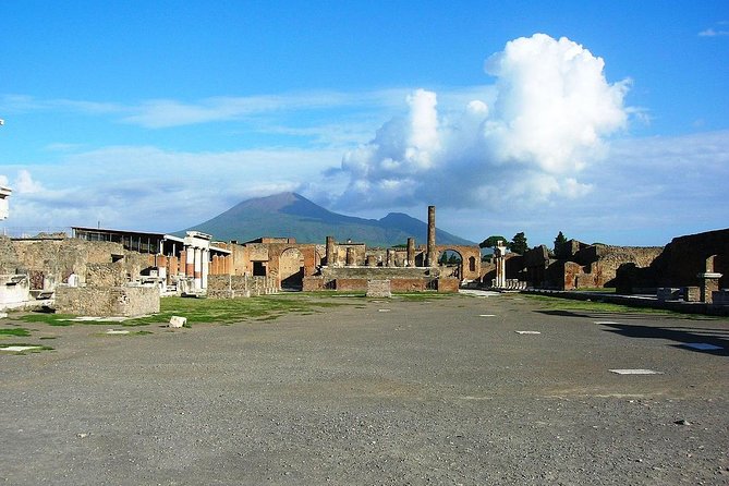 Pompeii: living with the volcano - Wealthy homes and the Roman social divide