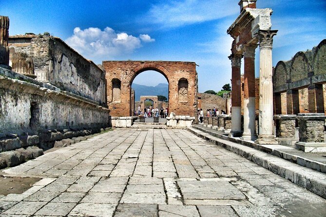 Pompeii & Mount Vesuvius Tour with Guided Visit, Tickets & Lunch - Transport, guides, and the rhythm of the day