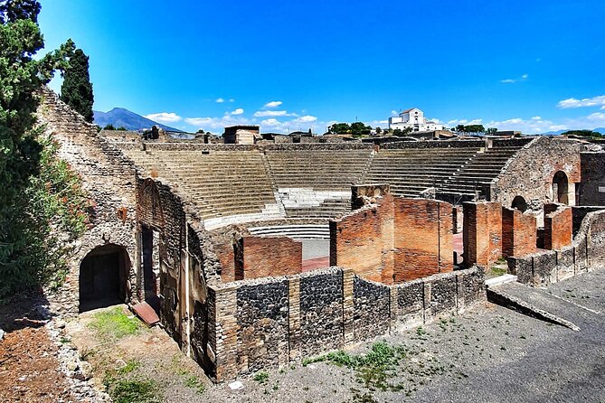 Pompeii & Mount Vesuvius Tour with Guided Visit, Tickets & Lunch - Entering Pompeii through its streets and homes