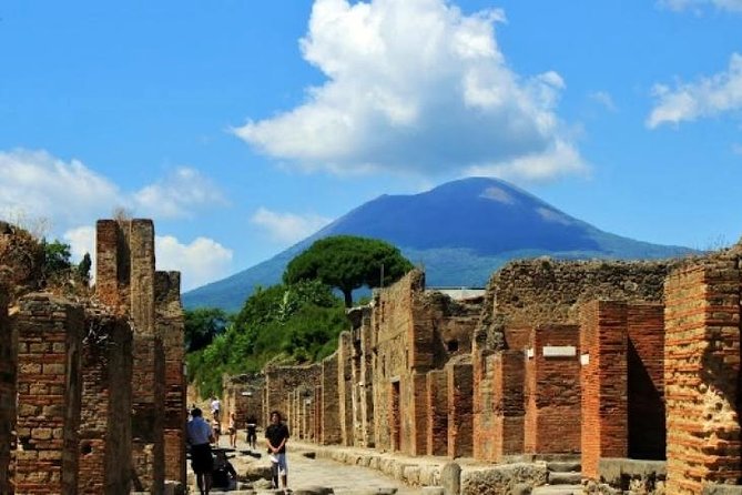 Pompeii, Mt Vesuvius and Wine Tour - Walking the crater of Mount Vesuvius