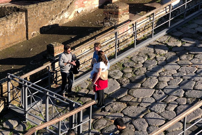 Pompeii New Discoveries Private Guided Tour - How the tour compares with exploring alone