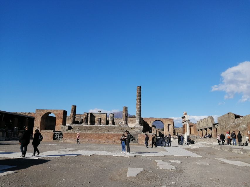 Pompeii: Private Guided Tour with an archeologist - Walking the ancient streets for 2.5 hours
