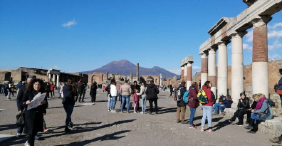Pompeii: Private Guided Tour with an archeologist - Meeting outside Coffee Shop Vittoria