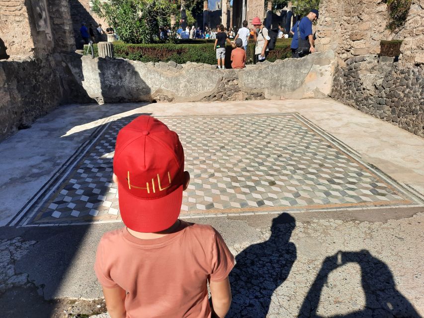 Pompeii Private Tour for Kids and Their Families - Baths, bakery, and tavern reveal ordinary daily life