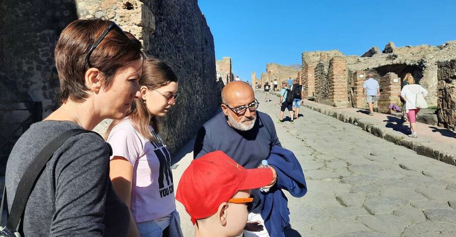 Pompeii Private Tour for Kids and Their Families - Meeting the guide at Coffee Shop Vittoria