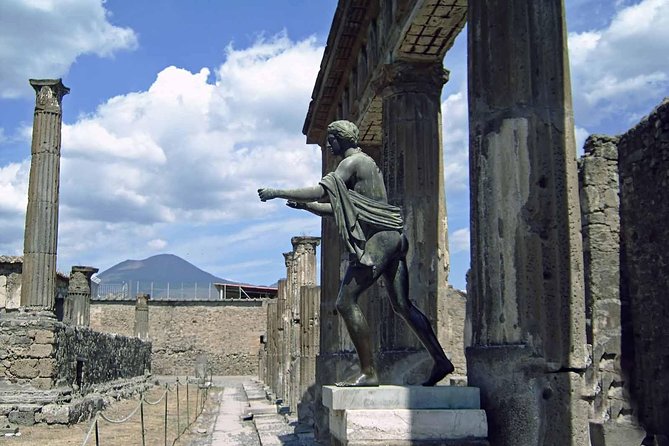 Pompeii Private Tour from Sorrento Entrance fees included - Why a private Pompeii tour helps