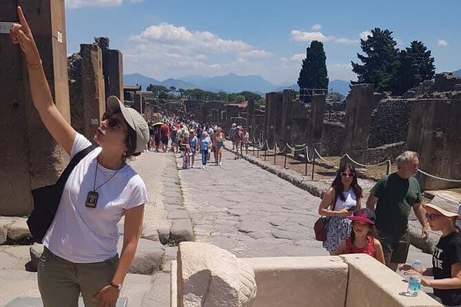 Pompeii Private Tour with expert local guide - Should you book it?
