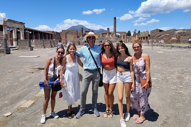 Pompeii Private Walking Tour with Expert and Authorized Guide - Private touring versus a large group