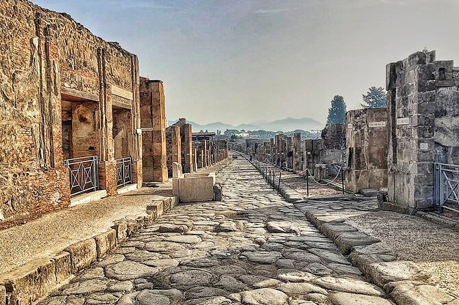 Pompeii Private Walking Tour with Expert and Authorized Guide - Getting to Via Villa dei Misteri 2