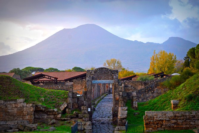 Pompeii ruins - Seeing Pompeii as a Living Roman Town