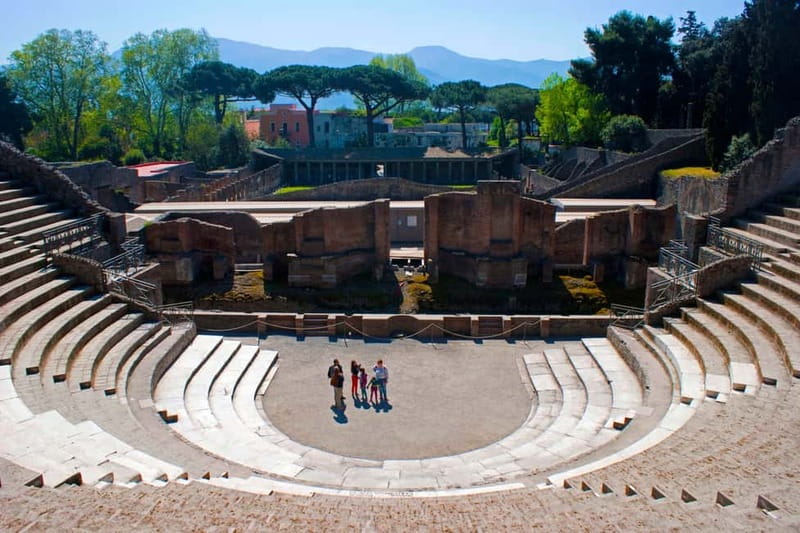 Pompeii Ruins 2-Hours Guided Tour and priority entry ticket - Villas, mosaics, and painted walls