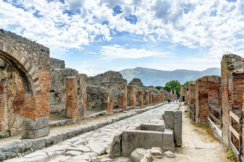 Pompeii Ruins Private Tour with Optional Skip-the-Line Entry - Why two hours can work at Pompeii