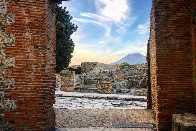 Pompeii Skip-the-Line Entry Small Group Guided Tour - Baths, bakery, and homes