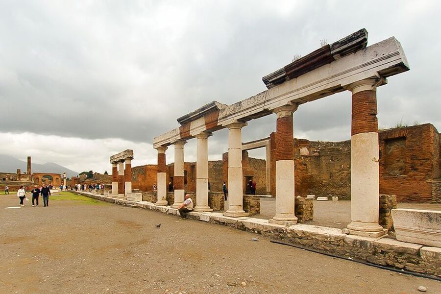 Pompeii: Skip-the-Line Guided Tour with Expert Archaeologist - Walking through the Roman city