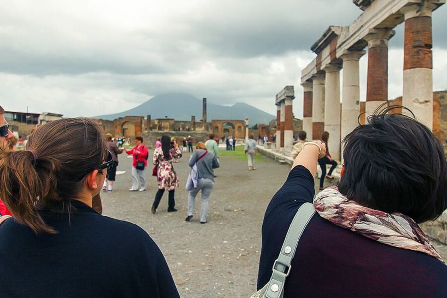 Pompeii: Skip-the-Line Guided Tour with Expert Archaeologist - Bakeries, shops, and the business of daily life