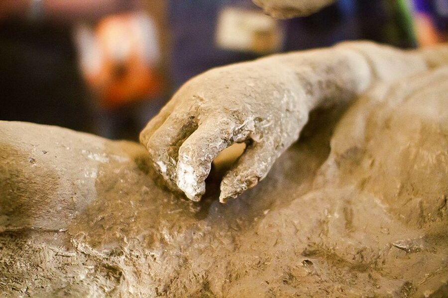 Pompeii: Skip-the-Line Guided Tour with Expert Archaeologist - The city walls and views toward Naples