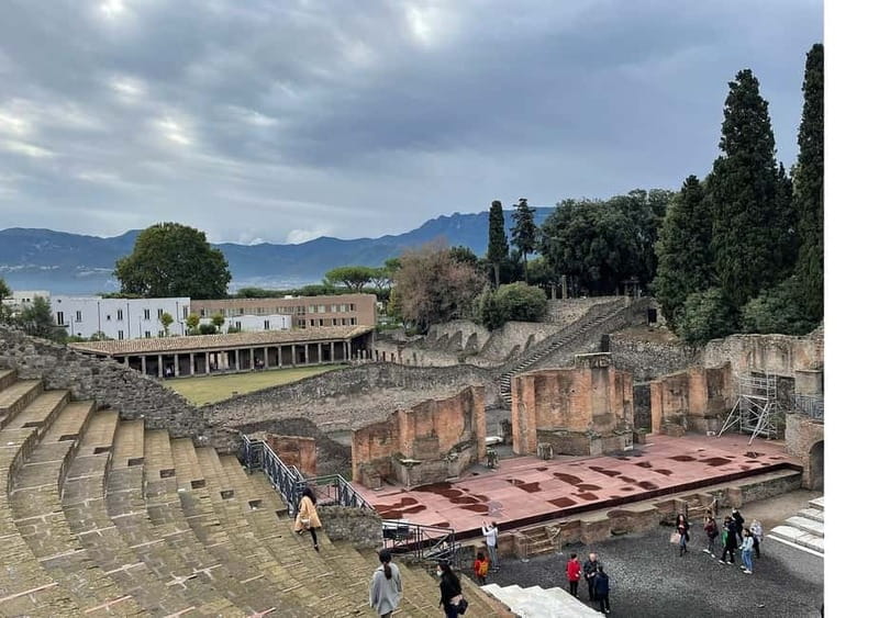 Pompeii: Skip-the-Line Private Tour with Archaeologist Guide - Bakeries, laundries, and fast-food shops