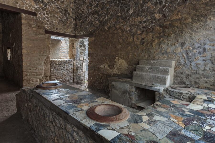 Pompeii Skip the Line Ticket + Guide Book with itineraries - The six-hour route: more time for streets and detail