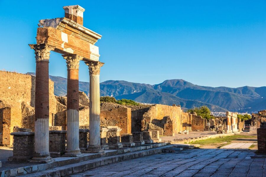 Pompeii Skip the line ticket+transfer from Naples - What you can see in three hours