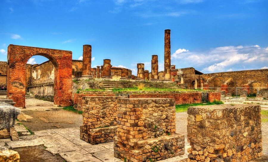 Pompeii Skip the line ticket+transfer from Naples - Using the audio guide and map well