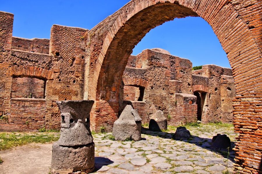 Pompeii Skip the line ticket+transfer from Naples - Entering Pompeii with a skip-the-line ticket